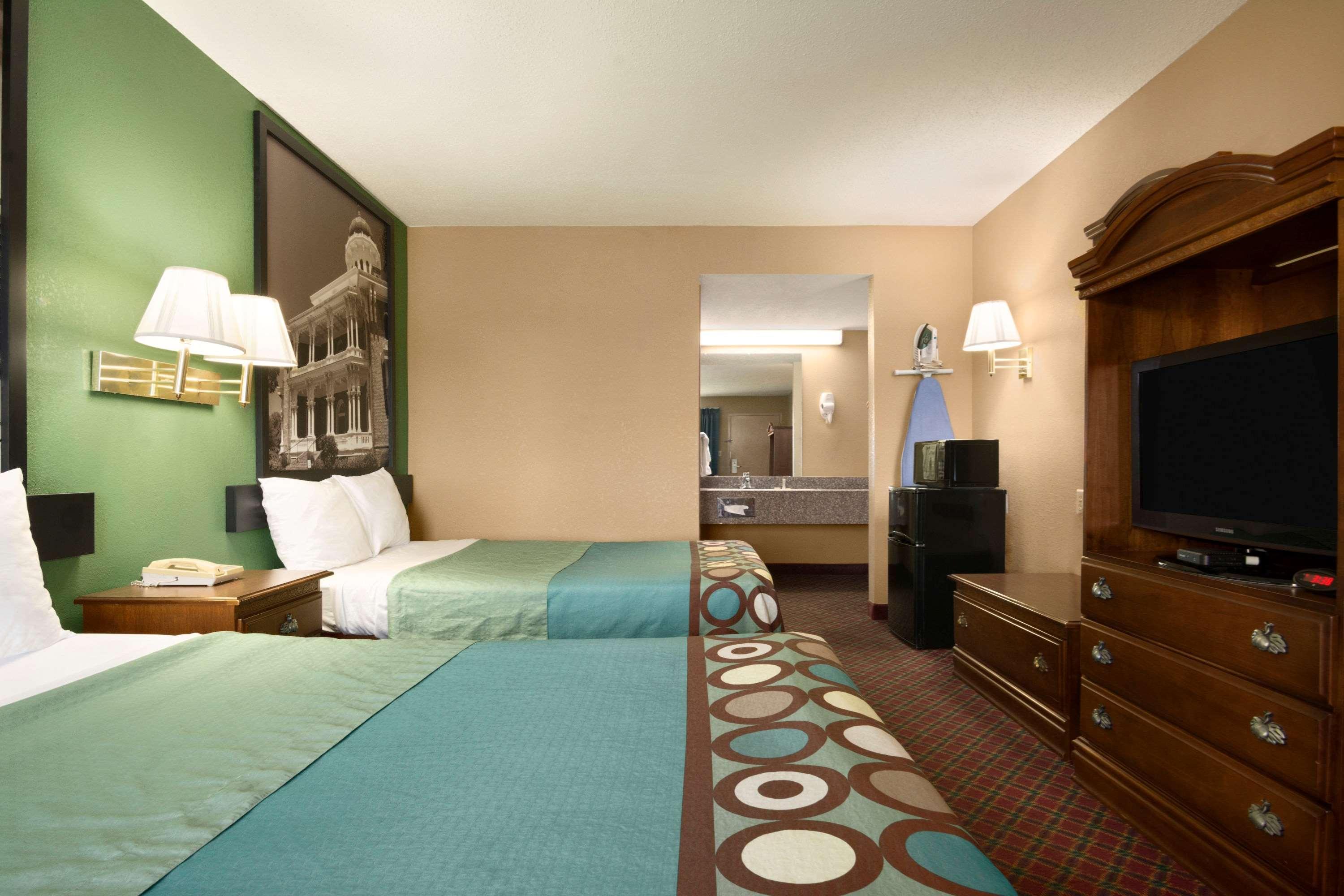 Super 8 By Wyndham Hattiesburg North Exterior photo